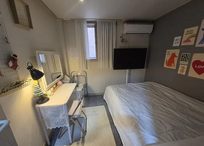 Seoul, Shillim Station 3mins, Airport Bus 3mins, Gangnam Hongik Unv' 15mins, Seongsu 40mins 3*