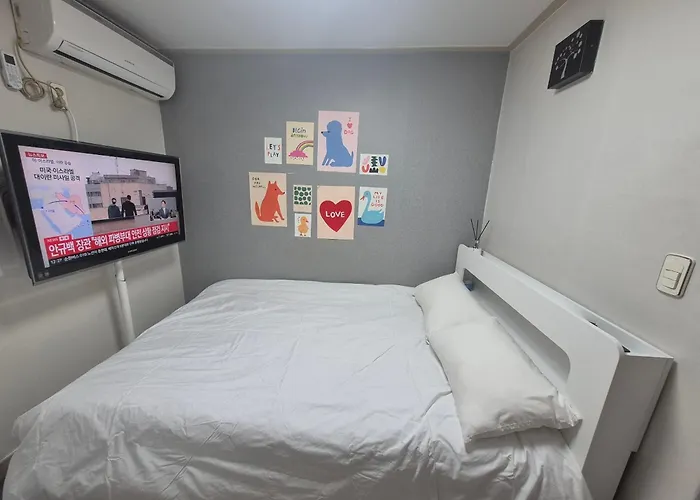 Seoul, Shillim Station 3mins, Airport Bus 3mins, Gangnam Hongik Unv' 15mins, Seongsu 40mins 3* Seul