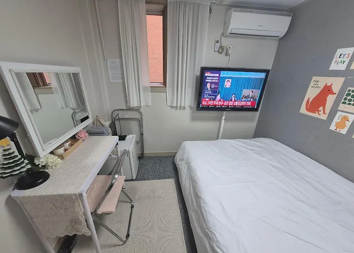 Seoul, Shillim Station 3mins, Airport Bus 3mins, Gangnam Hongik Unv' 15mins, Seongsu 40mins Bed & Breakfast