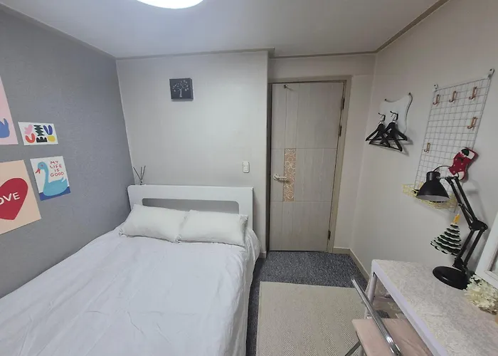 Seoul, Shillim Station 3mins, Airport Bus 3mins, Gangnam Hongik Unv' 15mins, Seongsu 40mins 3* Seul