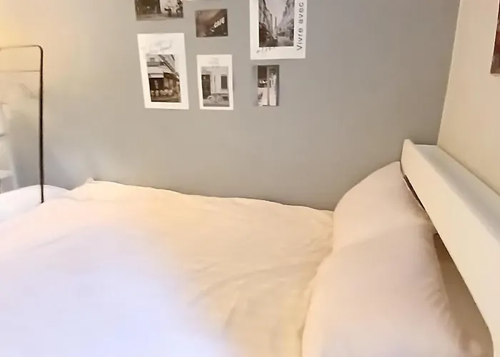 Bed & Breakfast Seoul, Shillim Station 3mins, Airport Bus 3mins, Gangnam Hongik Unv' 15mins, Seongsu 40mins 3*