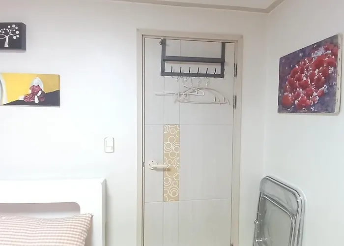 Bed & Breakfast Seoul, Shillim Station 3mins, Airport Bus 3mins, Gangnam Hongik Unv' 15mins, Seongsu 40mins Seul