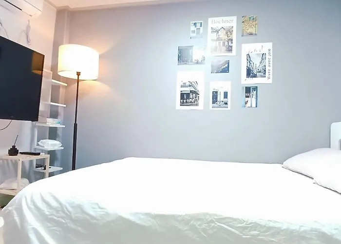 Seoul, Shillim Station 3mins, Airport Bus 3mins, Gangnam Hongik Unv' 15mins, Seongsu 40mins Bed & Breakfast Seul