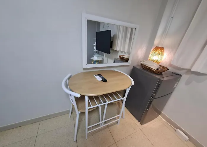 Bed & Breakfast Seoul, Shillim Station 3mins, Airport Bus 3mins, Gangnam Hongik Unv' 15mins, Seongsu 40mins Seul