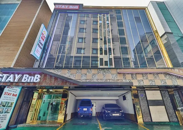 Seoul, Shillim Station 3mins, Airport Bus 3mins, Gangnam Hongik Unv' 15mins, Seongsu 40mins Seul
